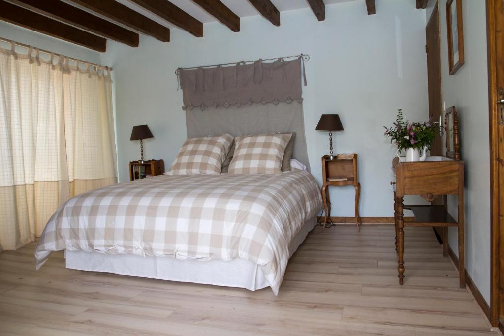 Bed and Breakfast Domaine De Vilotte à Ardenais Chambre photo