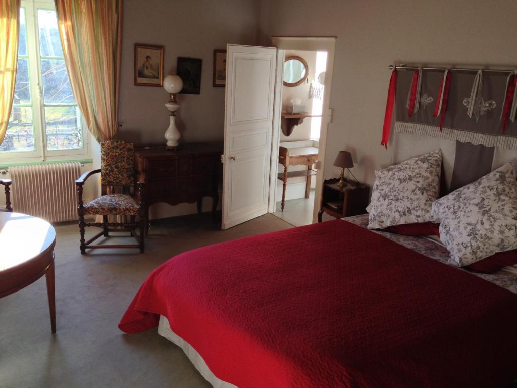Bed and Breakfast Domaine De Vilotte à Ardenais Chambre photo
