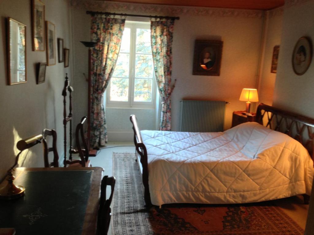 Bed and Breakfast Domaine De Vilotte à Ardenais Chambre photo