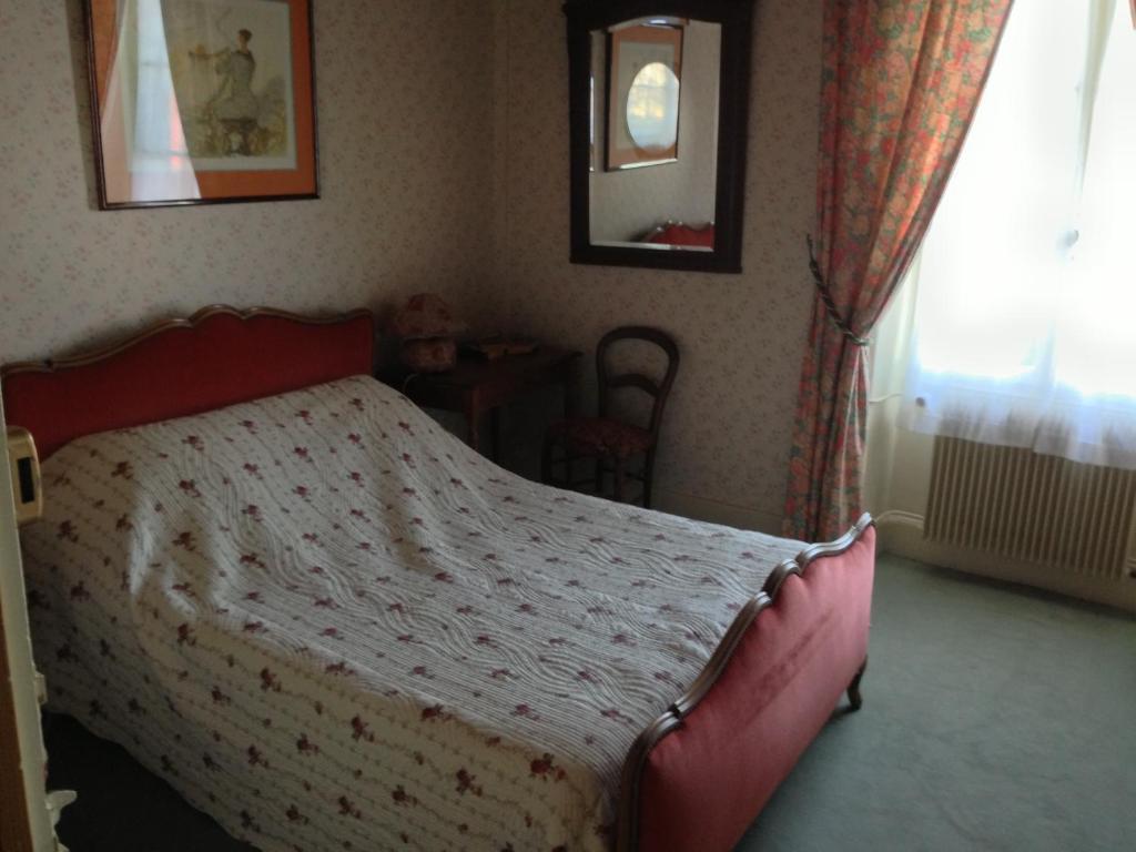 Bed and Breakfast Domaine De Vilotte à Ardenais Chambre photo